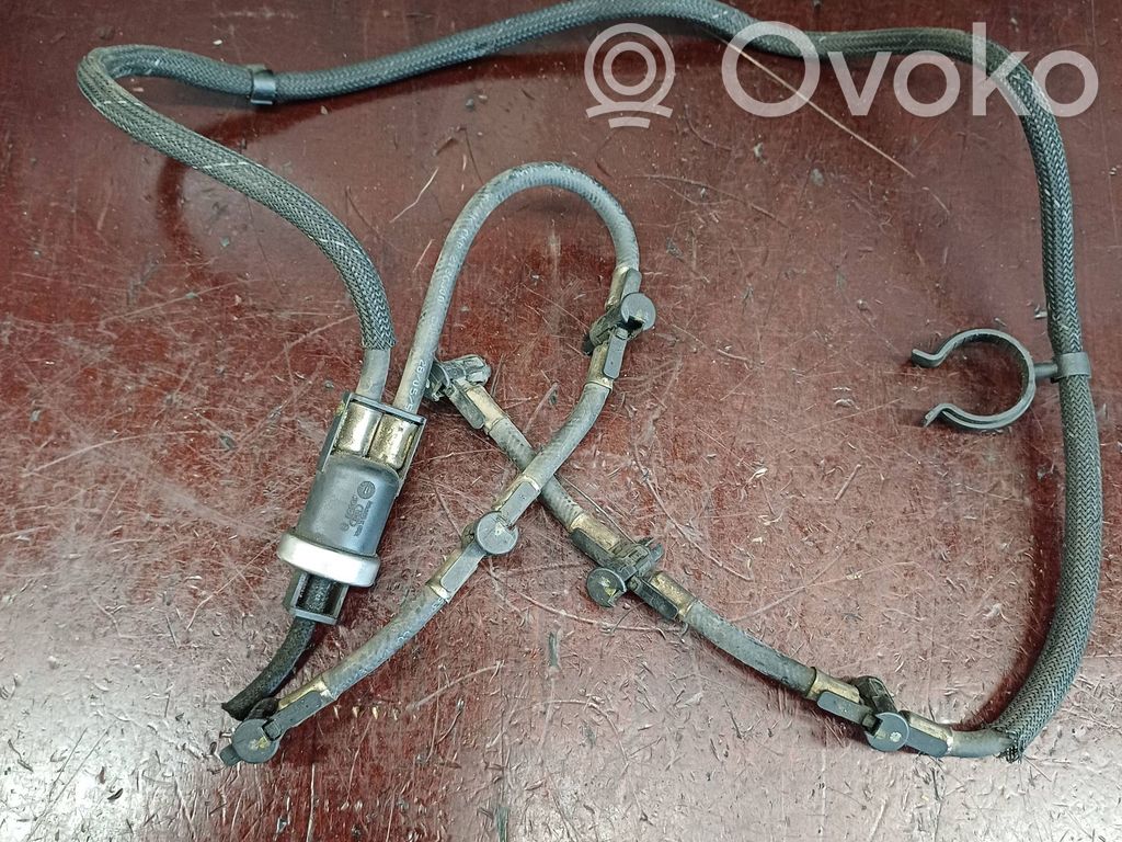 Audi A8 S8 D3 4E Manguera/tubo del retorno de combustible 