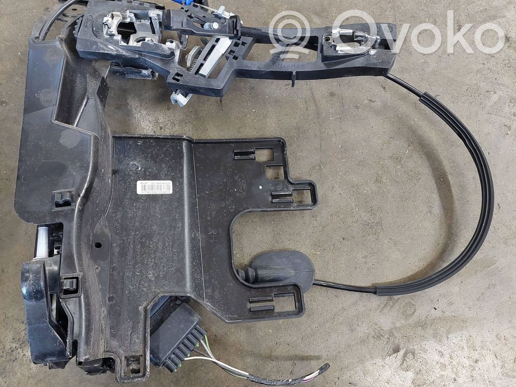 Ford Fiesta Priekšpusē slēdzene 