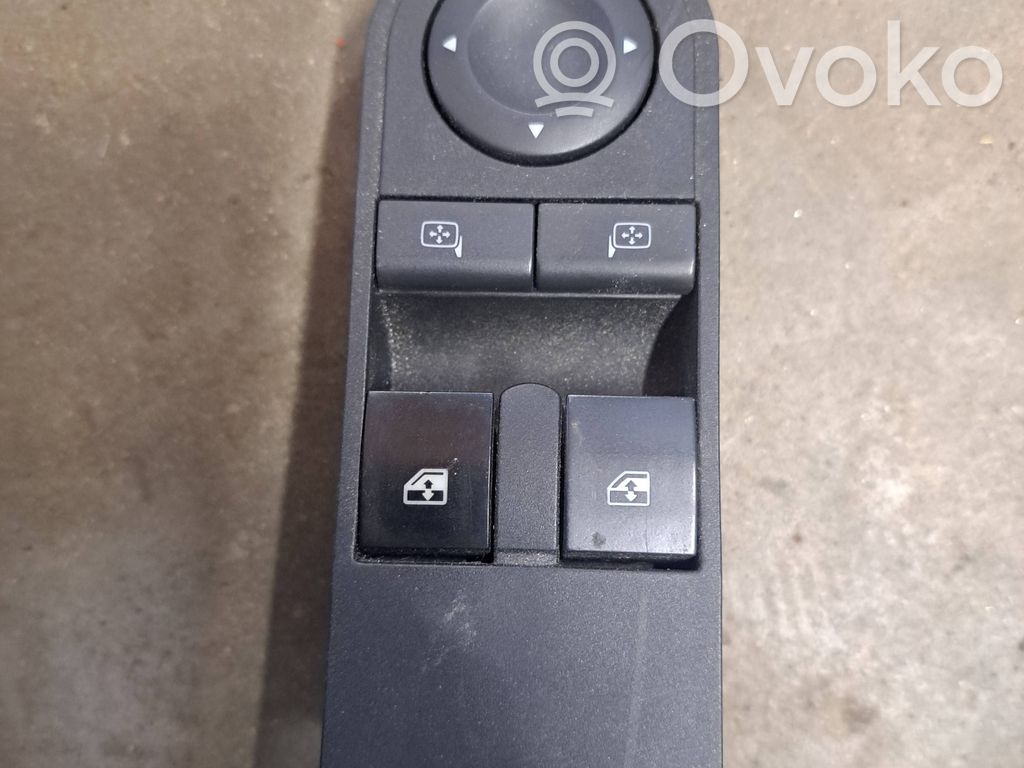 Opel Astra H Electric window control switch 
