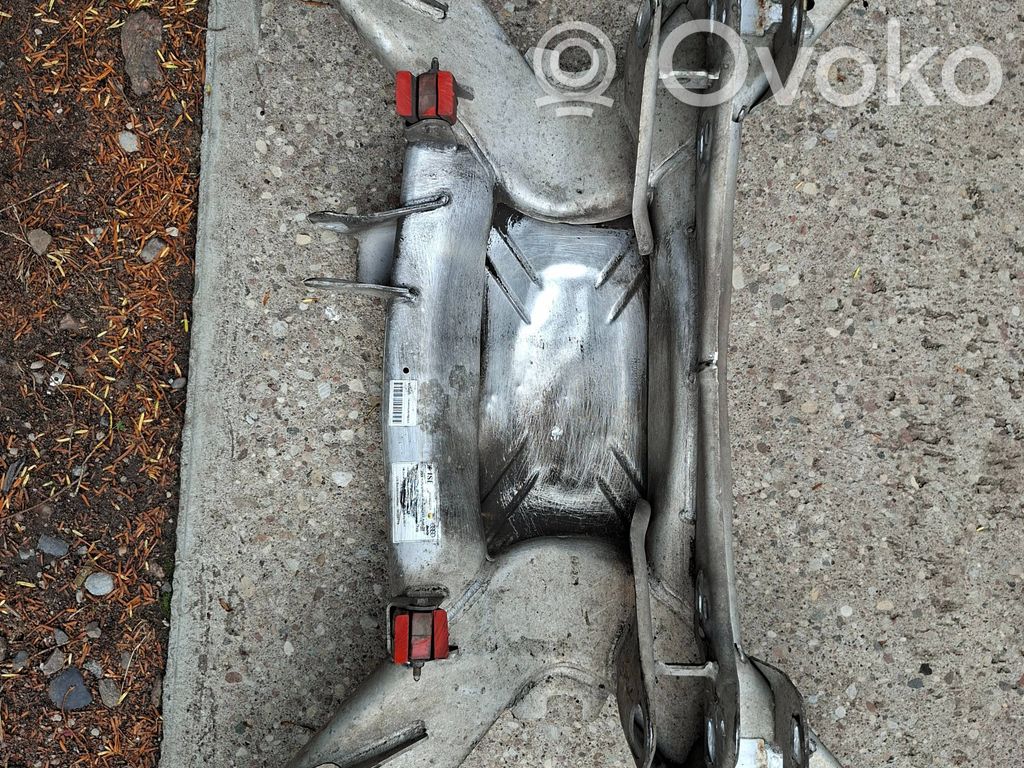 Audi A8 S8 D3 4E Galinis traversas 