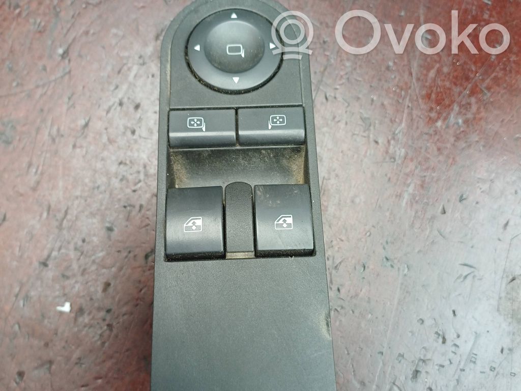 Opel Astra H Electric window control switch 