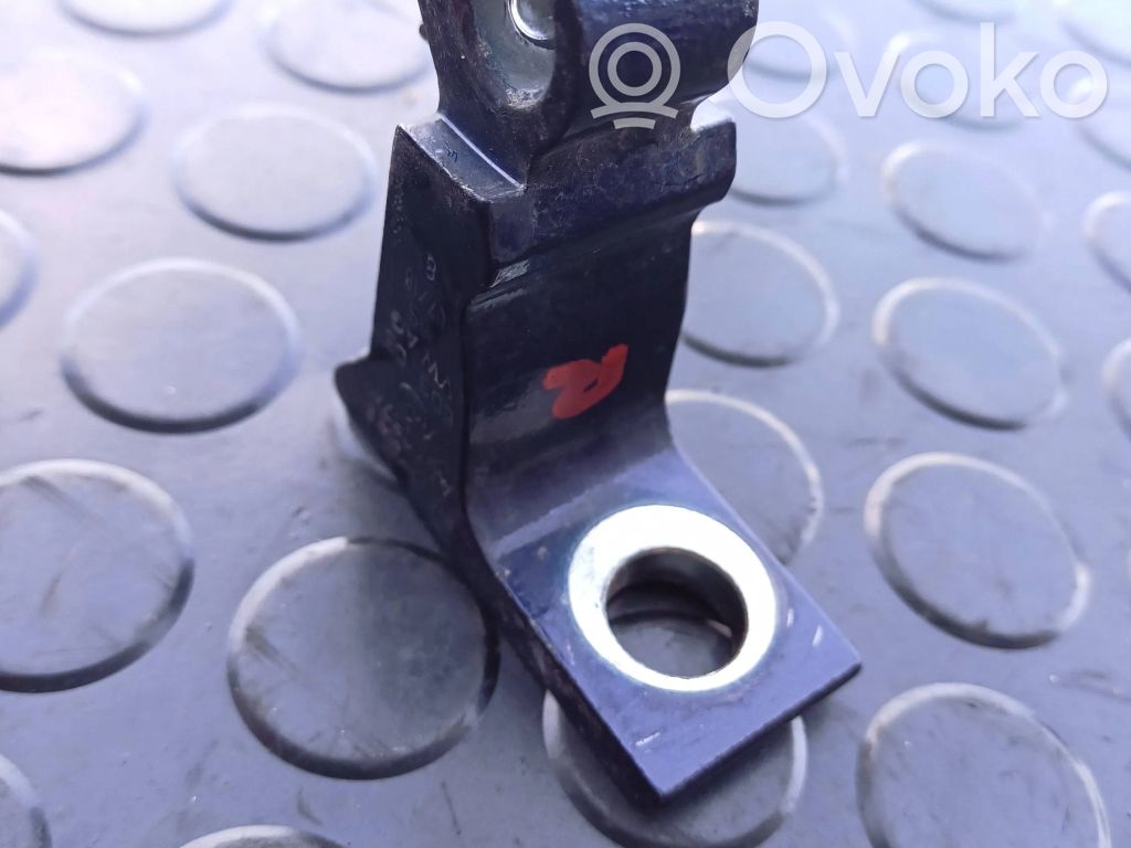 Volkswagen PASSAT B8 Front door upper hinge 