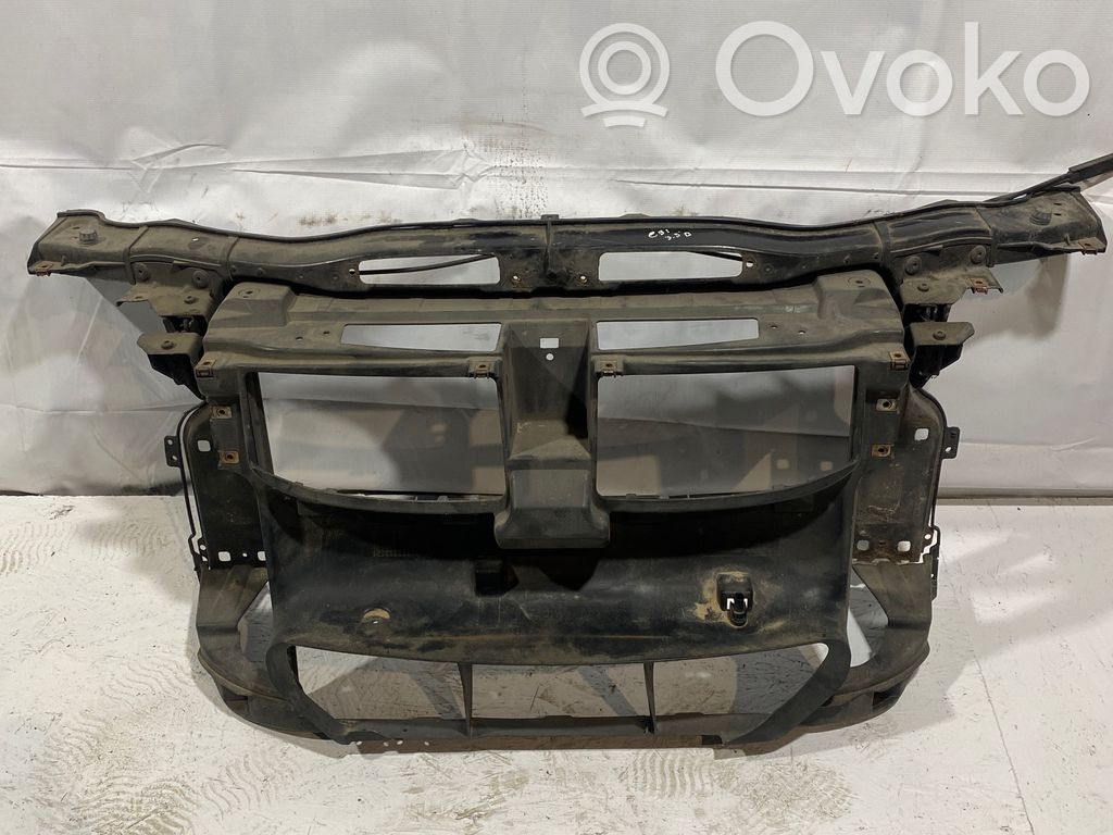 BMW 3 E90 E91 Radiatorių panelė 