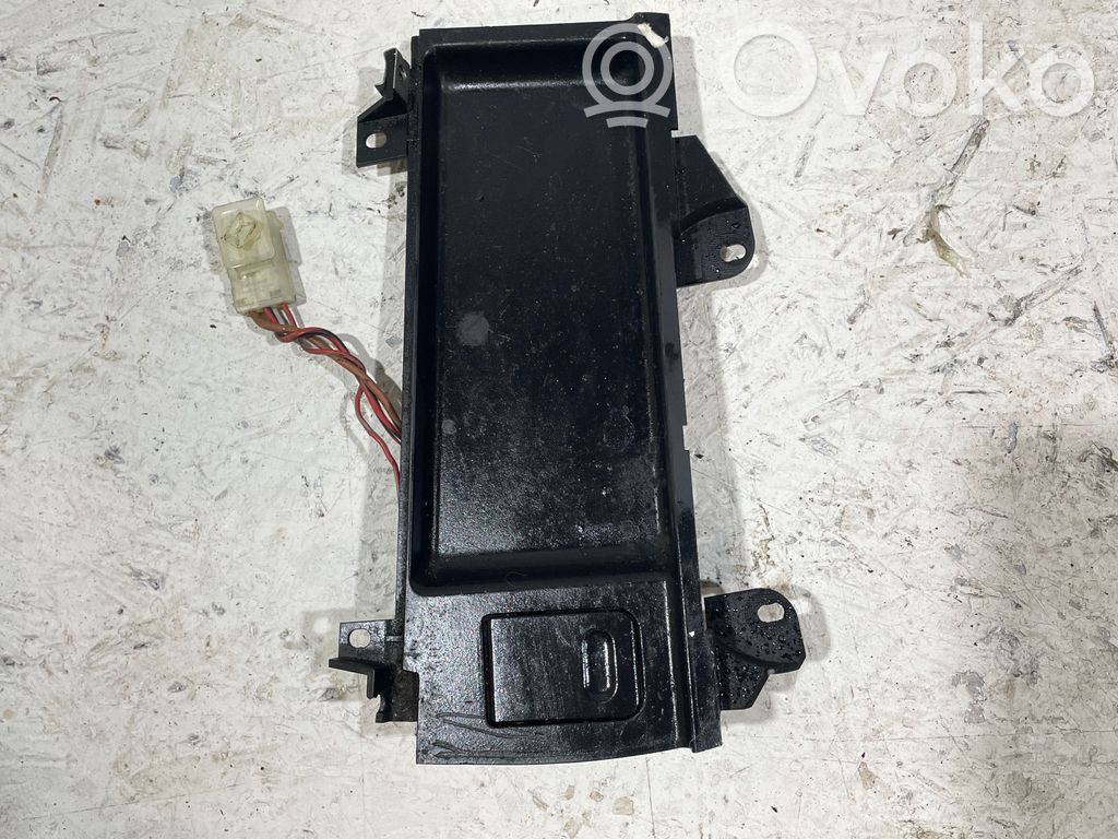 12 V Socket (front)   8159694