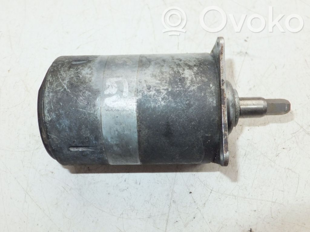 BMW 7 E65 E66 Venttiiliöljyn valvonta 