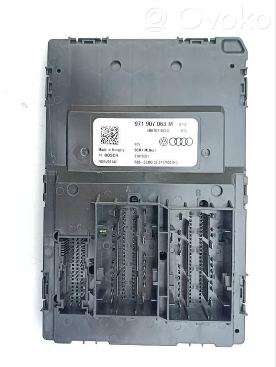 Porsche Taycan 9J1 Comfort/convenience module 