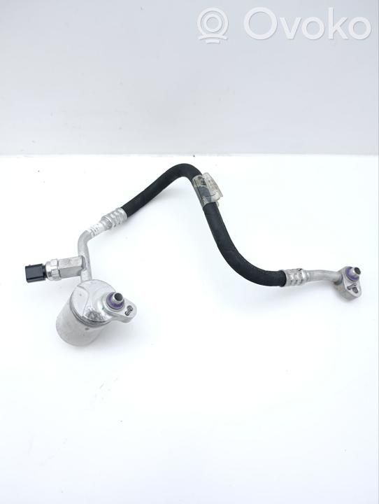 BMW iX Ilmastointilaitteen putki (A/C) 