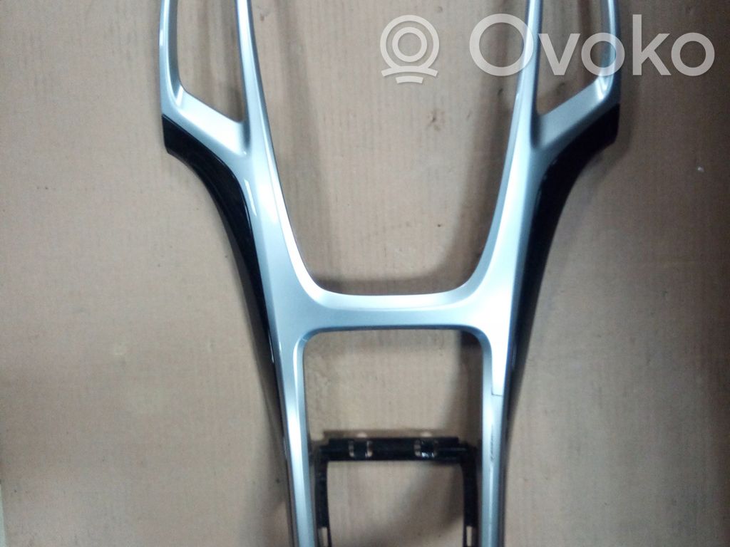 Opel Astra J Radio/GPS head unit trim 