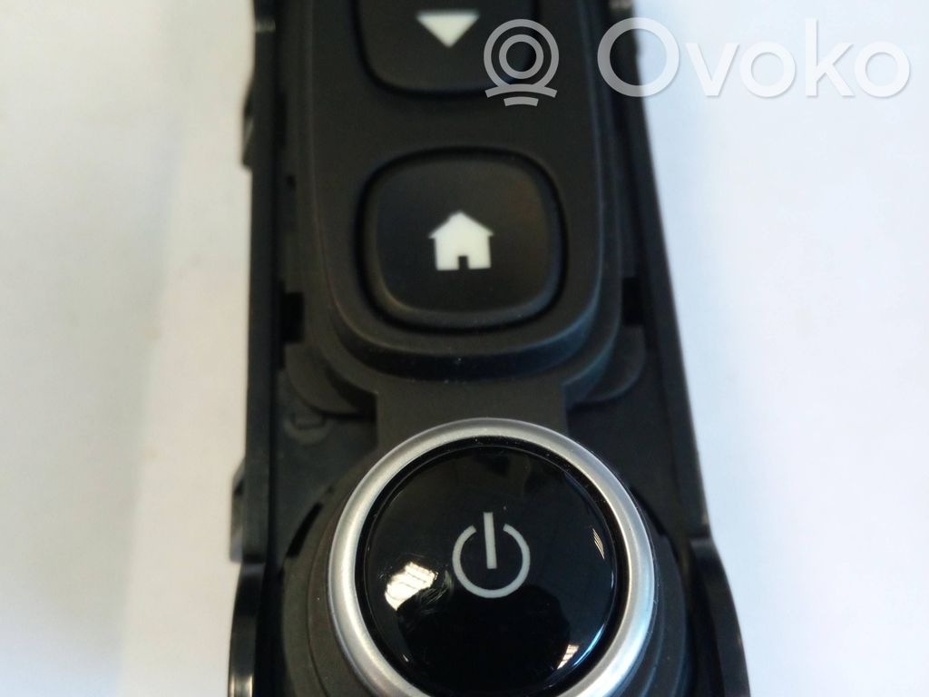 Renault Clio IV Unidad central de control multimedia 