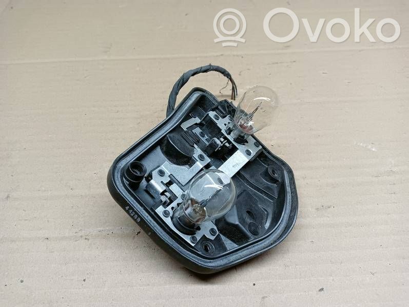 Audi A4 S4 B8 8K Takavalon polttimon suojan pidike 