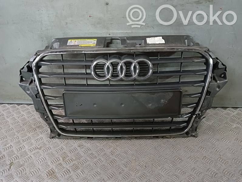 Audi A3 S3 8V Etupuskurin ylempi jäähdytinsäleikkö 