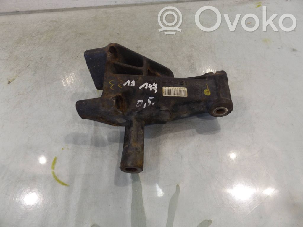 Engine mounting bracket   45744451