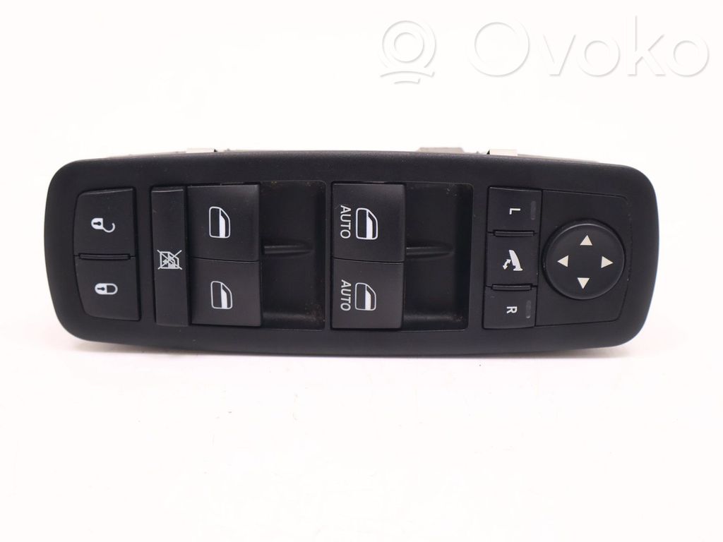 Jeep Cherokee KL Przełącznik / Przycisk otwierania szyb 