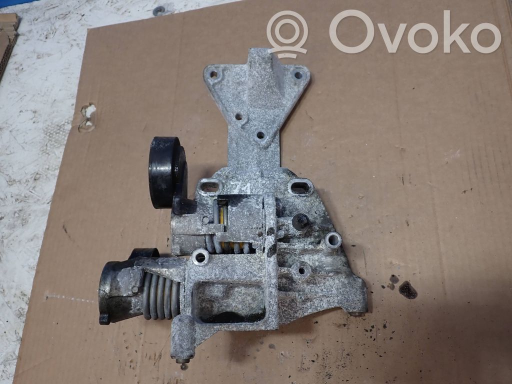 Volvo V40 Generator/alternator bracket 