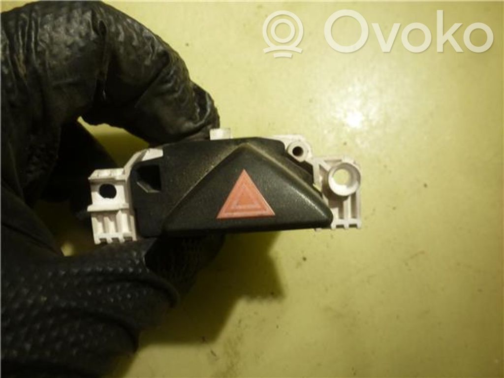 Botón interruptor de luz de peligro   2M5T13A350AA