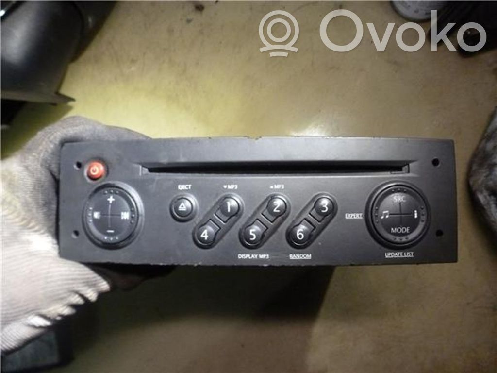 Renault Megane II Panel / Radioodtwarzacz CD/DVD/GPS 