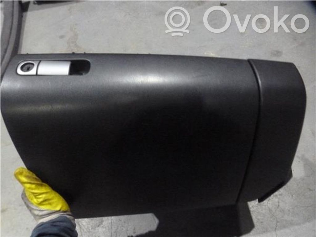 Glove box
