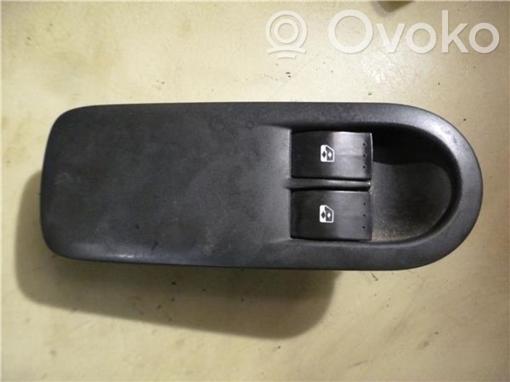 Renault Megane II Electric window control switch 