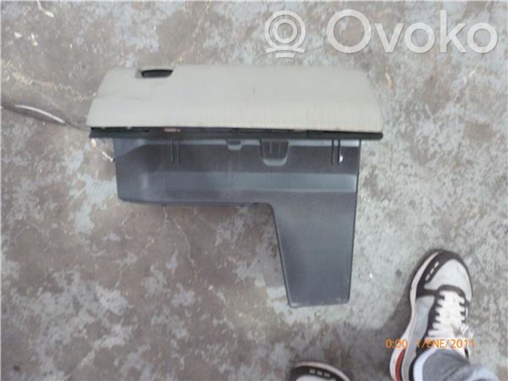 Glove box