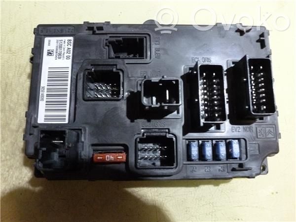 Peugeot 407 Fuse module 