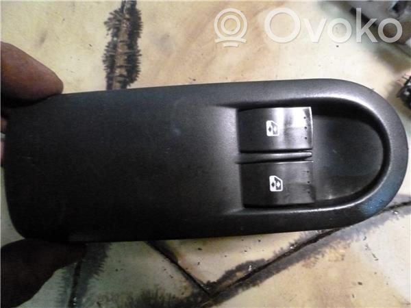 Renault Megane II Electric window control switch 