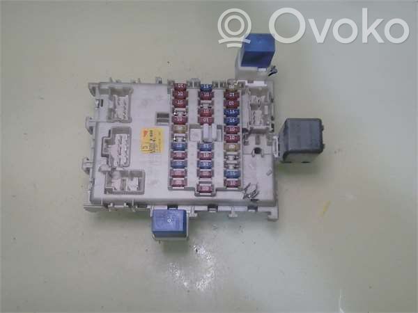 Nissan Almera N16 Ramka / Moduł bezpieczników 