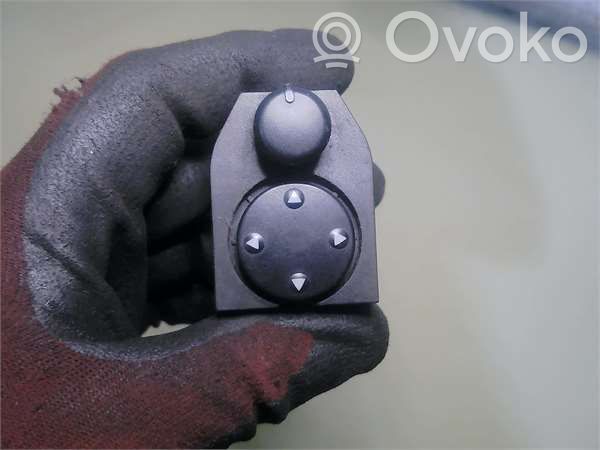 Wing mirror switch   8D0959565B