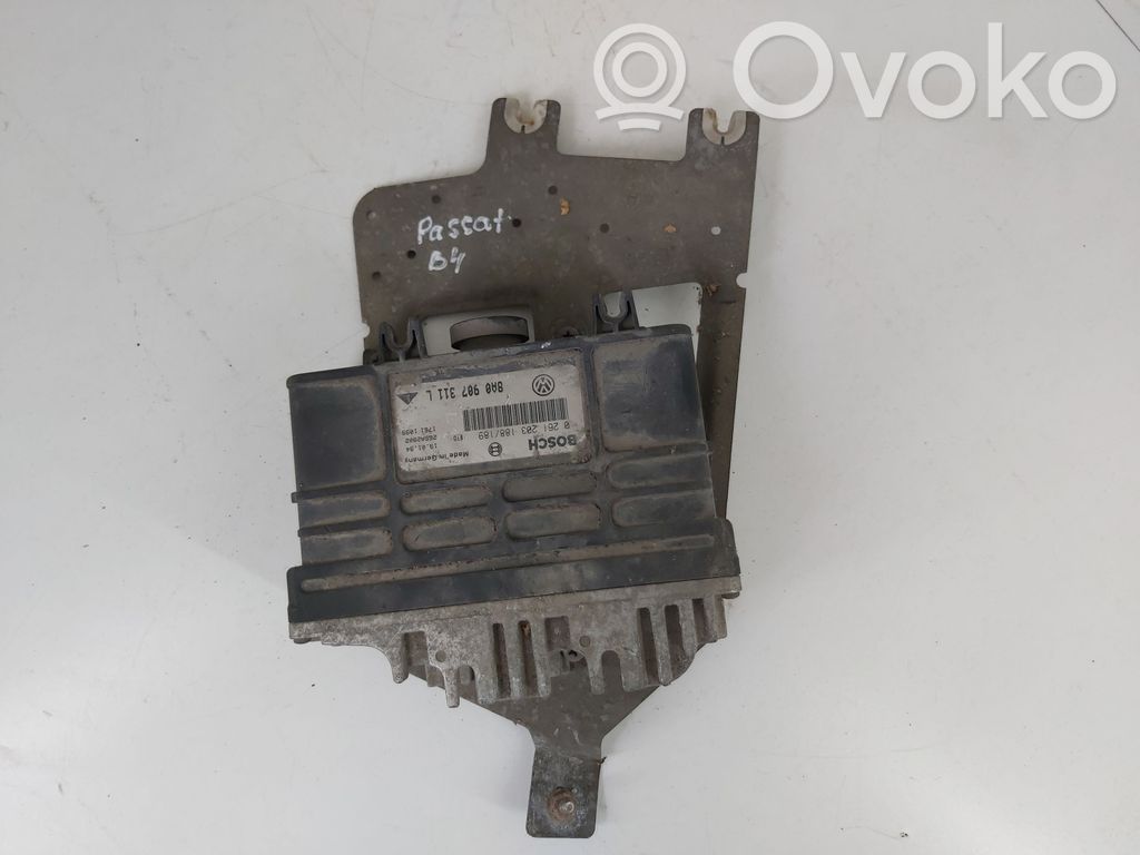 Volkswagen PASSAT B4 Engine control unit/module 