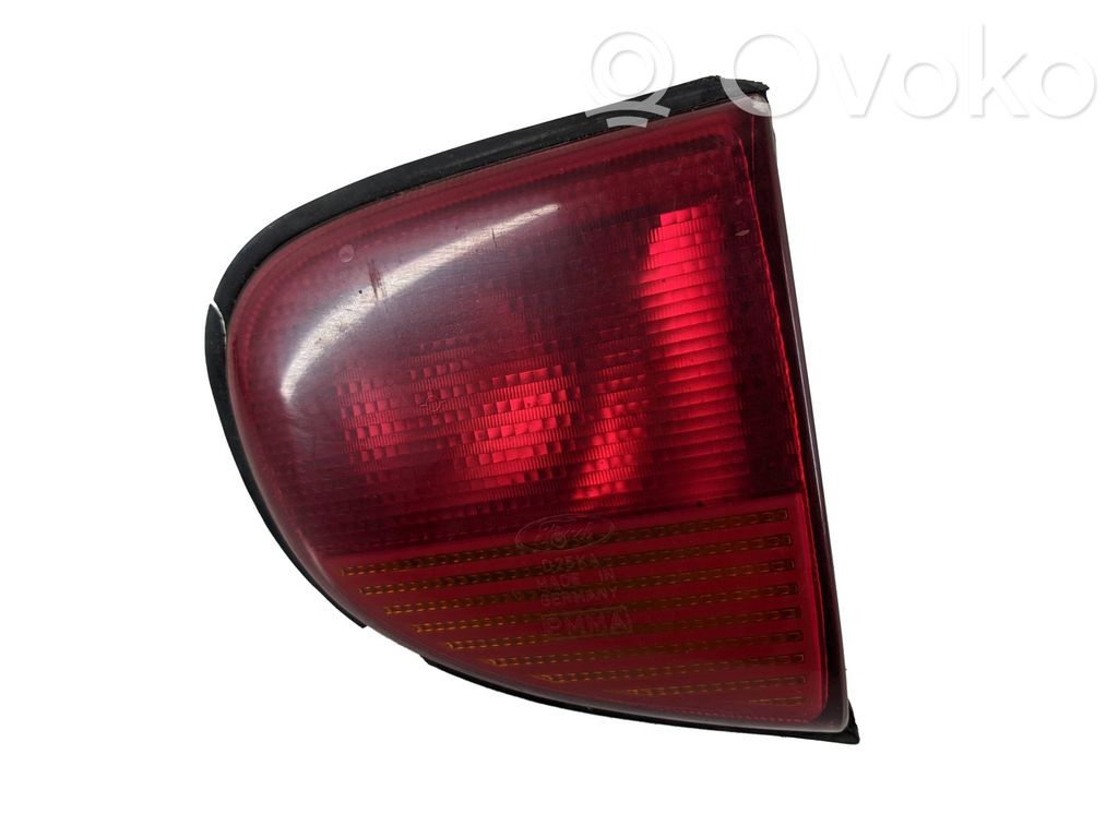 Ford Escort Tailgate rear/tail lights 