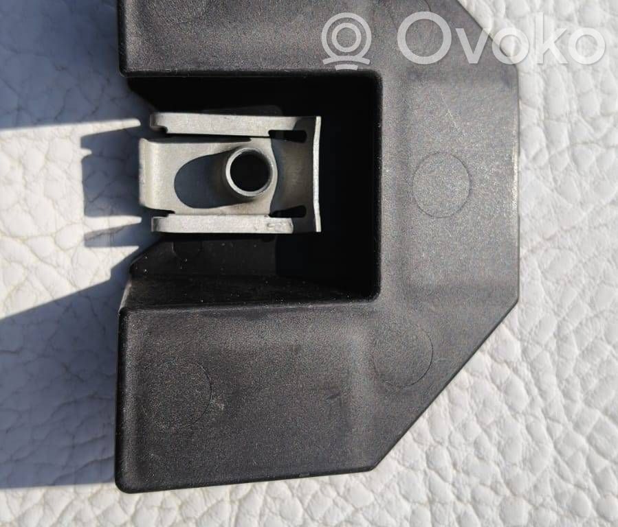 Soporte del parachoques delantero   161407400A
