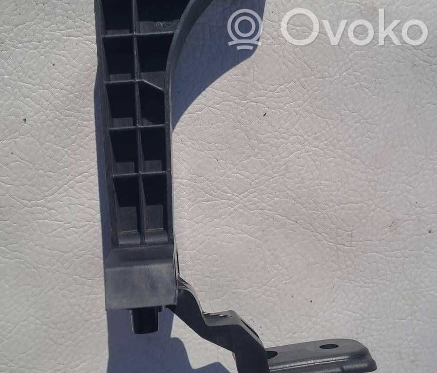 Radiator mount bracket   1334802