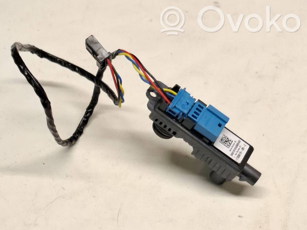Tesla Model 3 Šoninio sparno kamera 