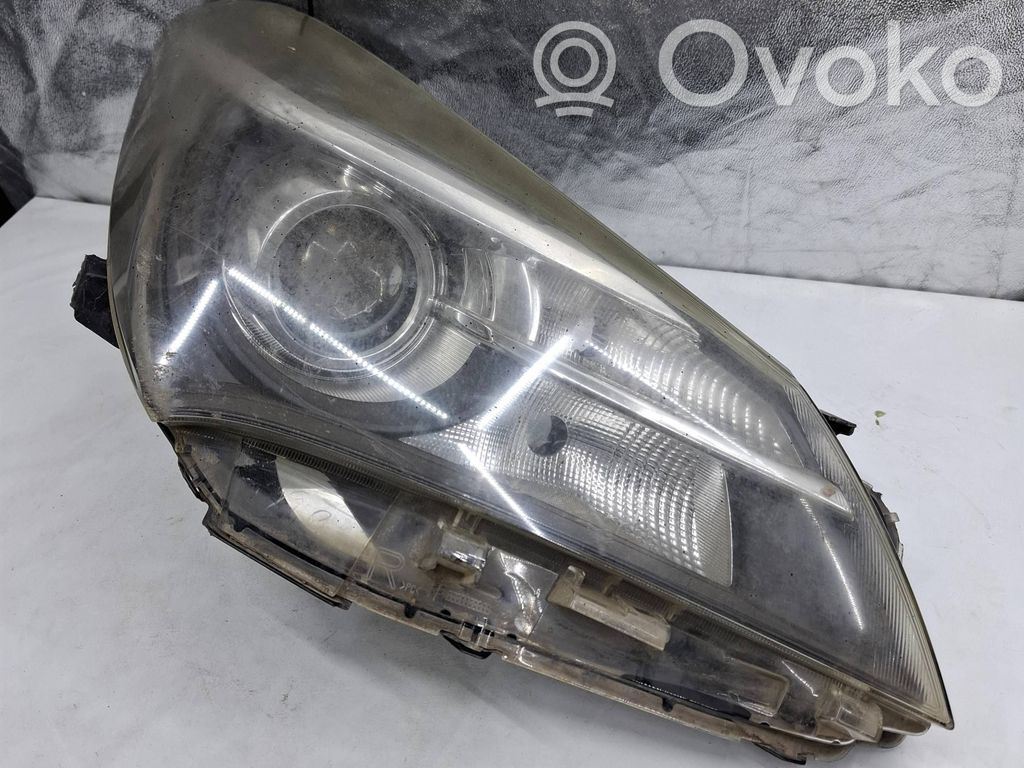 Toyota Yaris Lampa przednia 