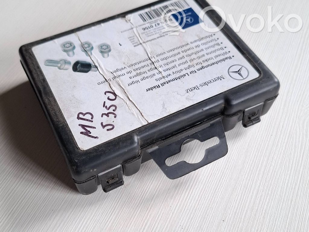 Varžtai/ veržlės   B66470156,15803562