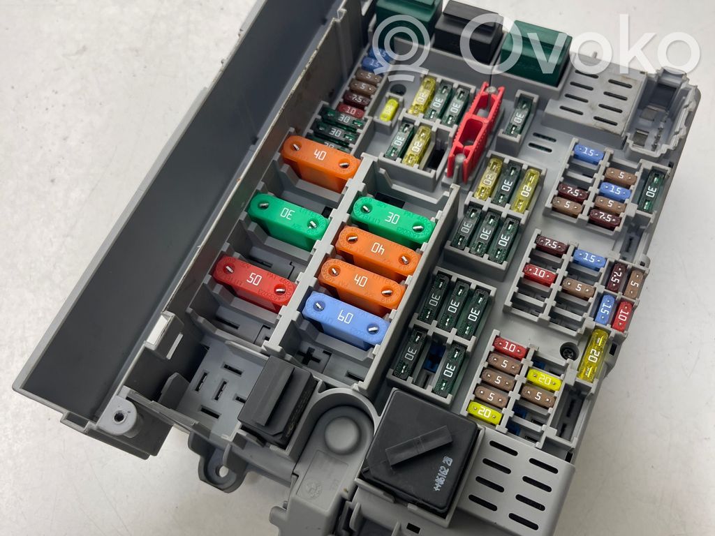 BMW 1 E81 E87 Fuse module 