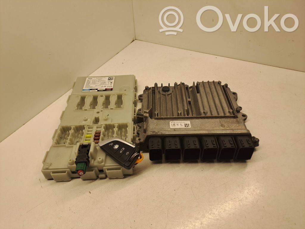 Komputer / Sterownik ECU i komplet kluczy   9885785,030252019,0281036429