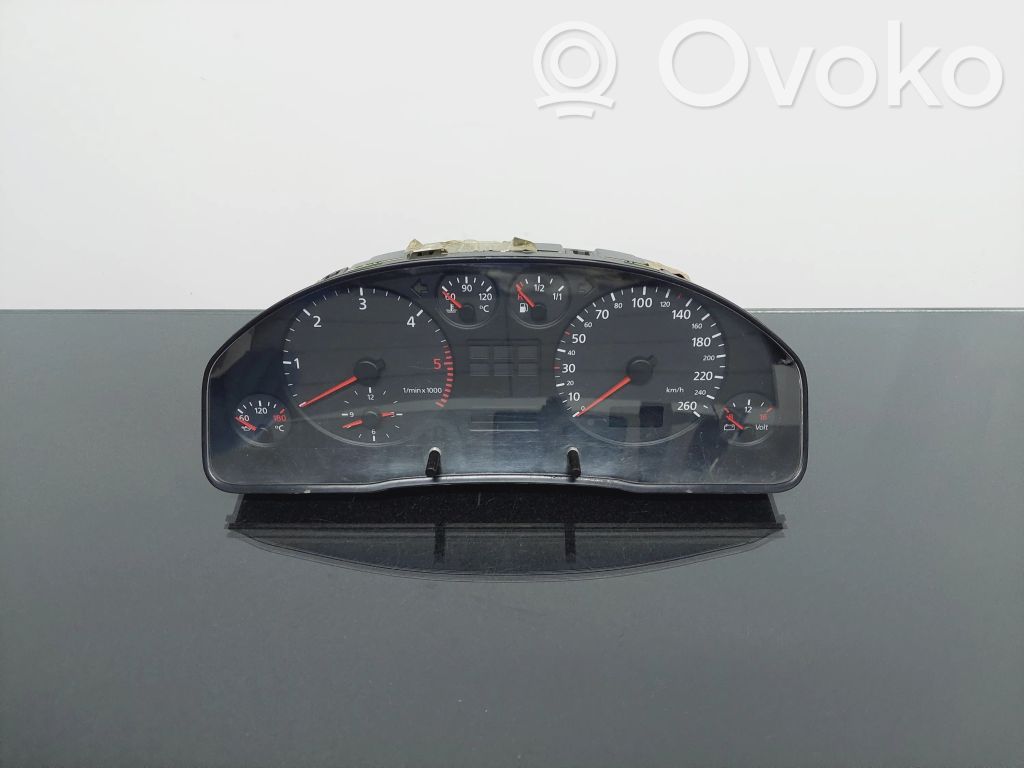 Audi A6 S6 C5 4B Geschwindigkeitsmesser Cockpit 