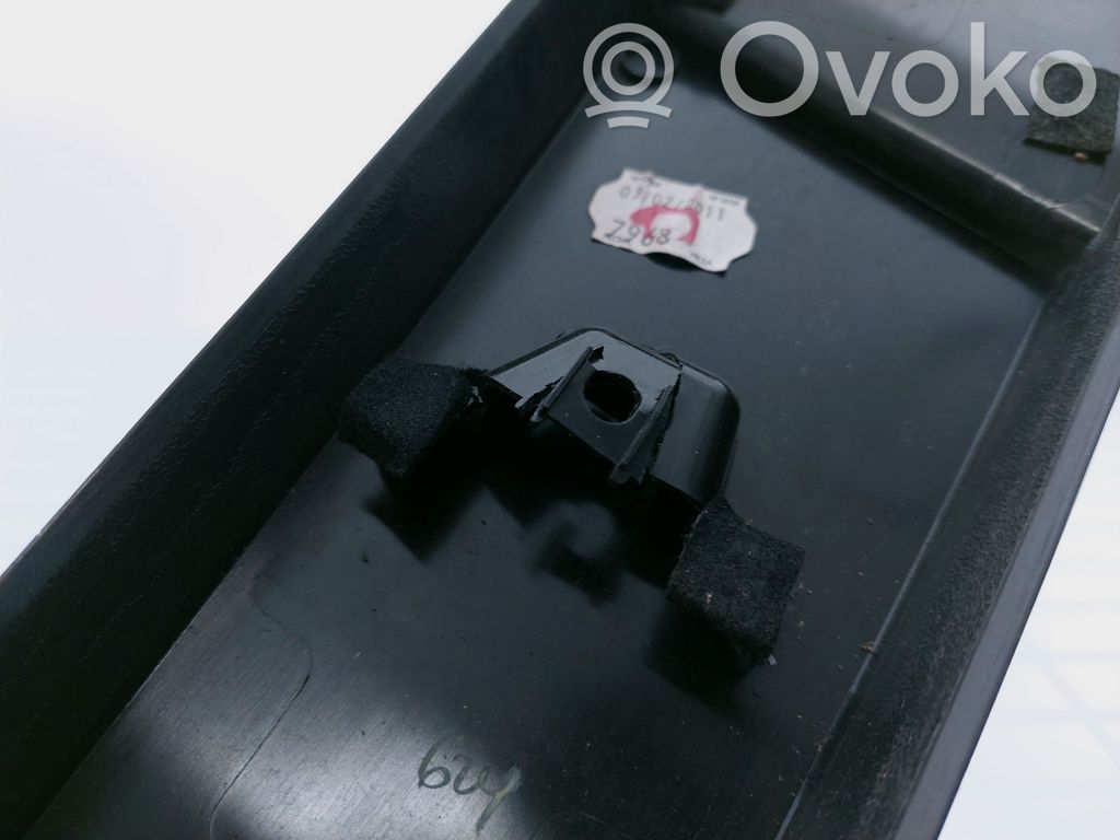 Opel Meriva B Kita priekinių durų apdailos detalė 