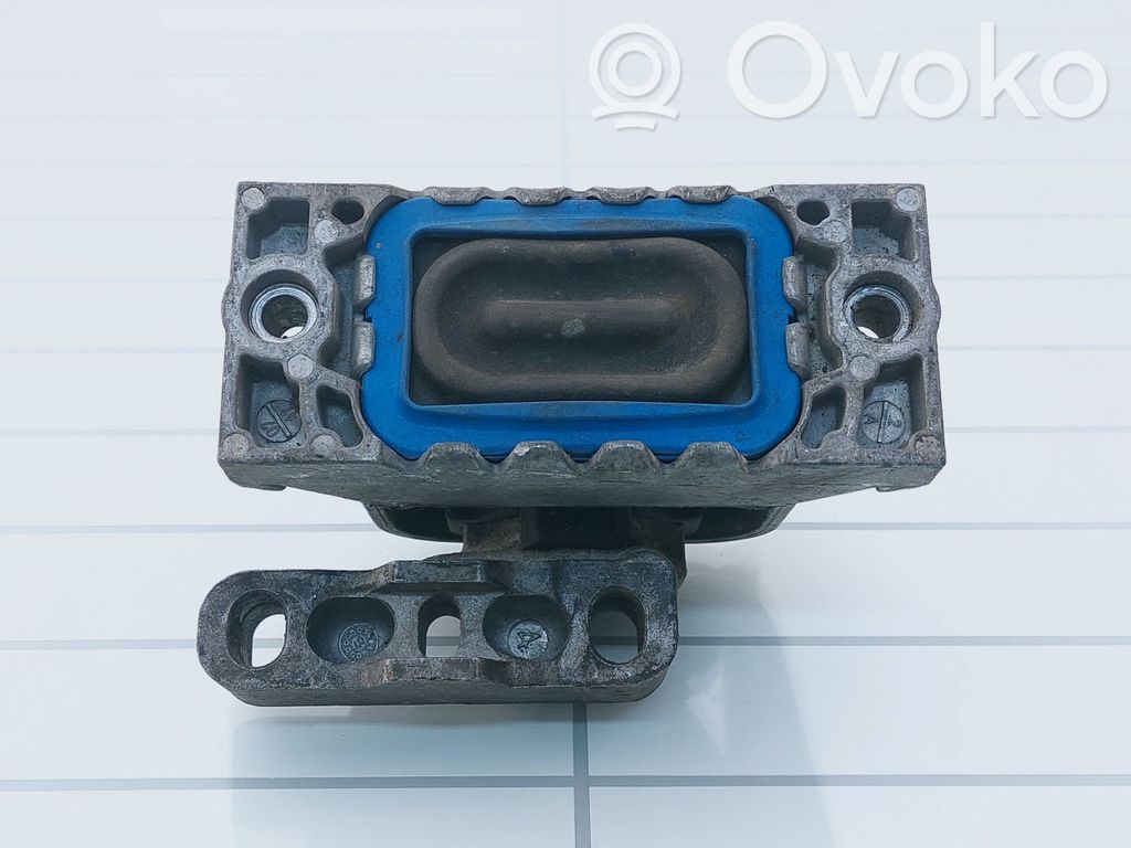 Volkswagen PASSAT B6 Engine mount bracket 