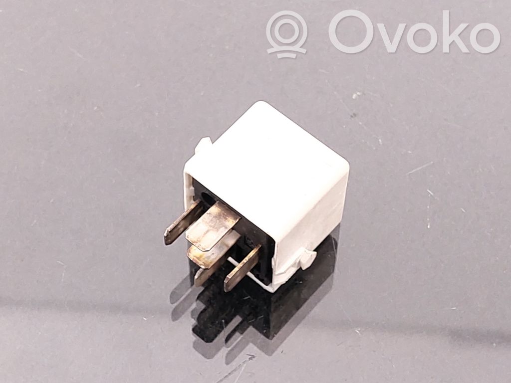 BMW 3 E46 Hazard warning light relay 