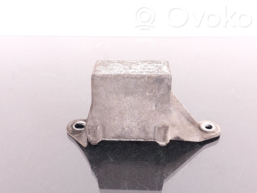 Volvo S80 Engine mount bracket 
