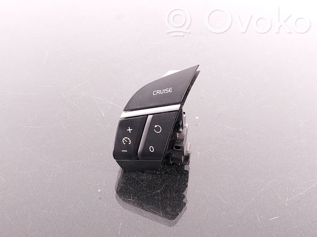 Volvo S60 Steering wheel buttons/switches 