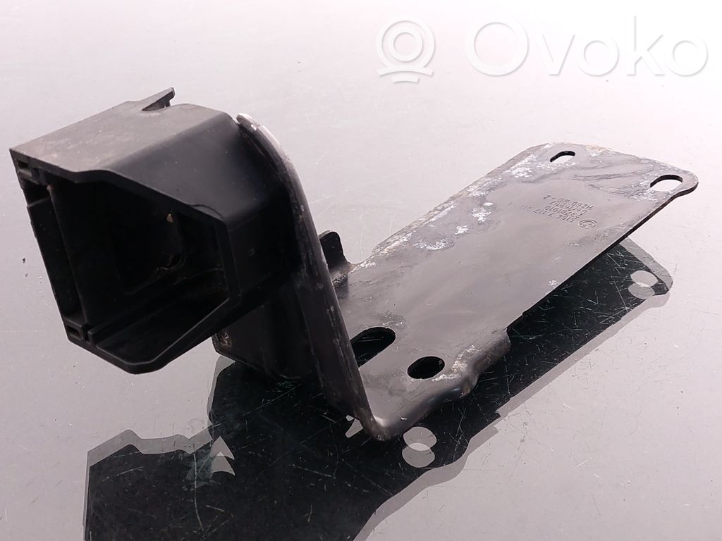 BMW 3 E90 E91 Radiator mount bracket 