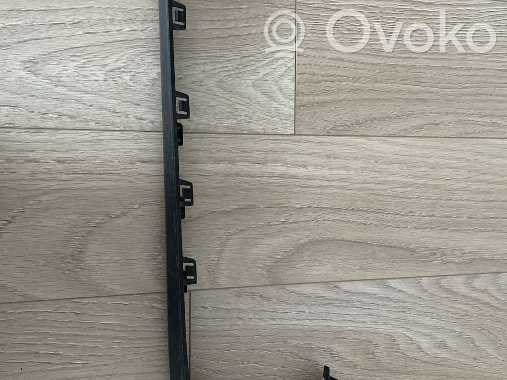 Front bumper splitter molding