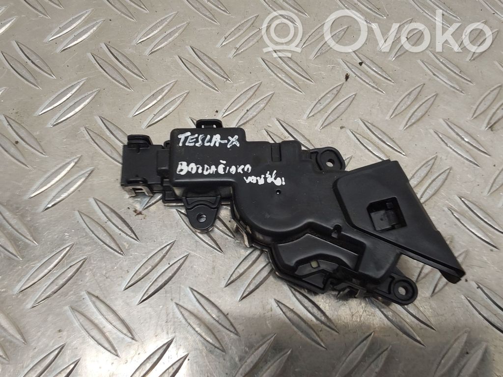 Other control units/modules   100229900B,100229900A