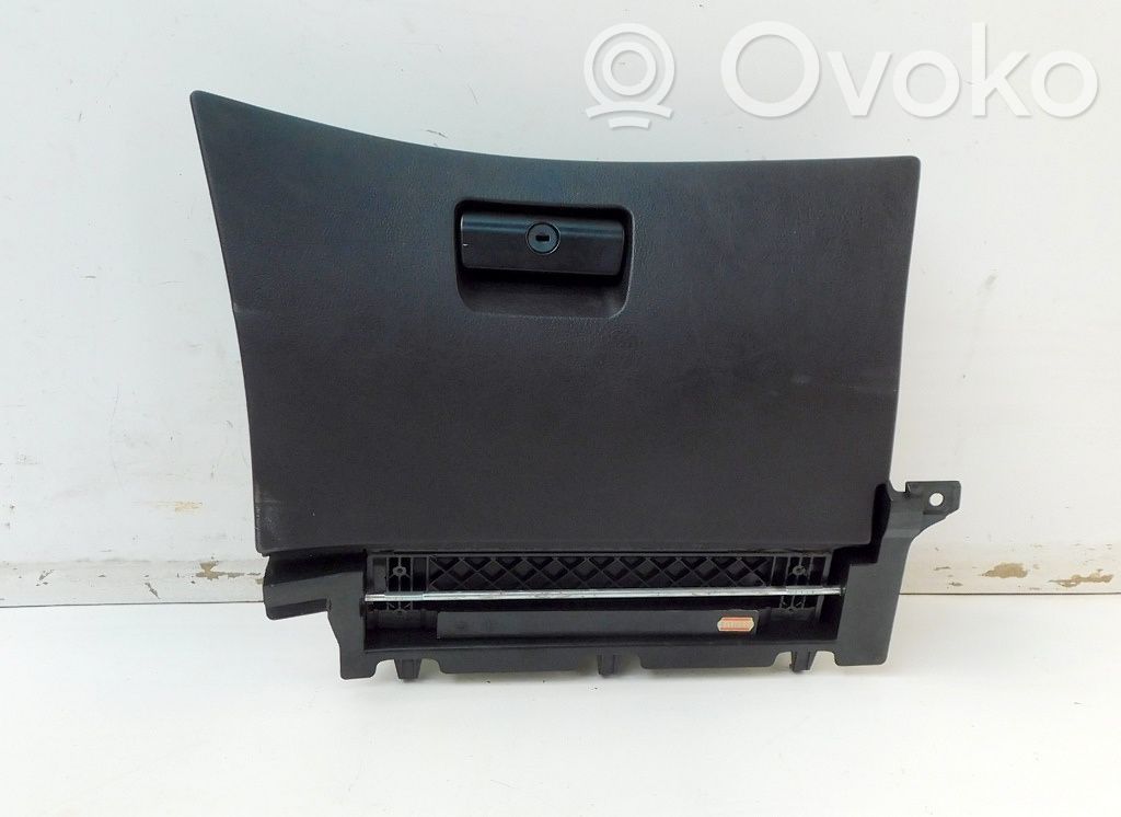 Glove box   8196111,192108