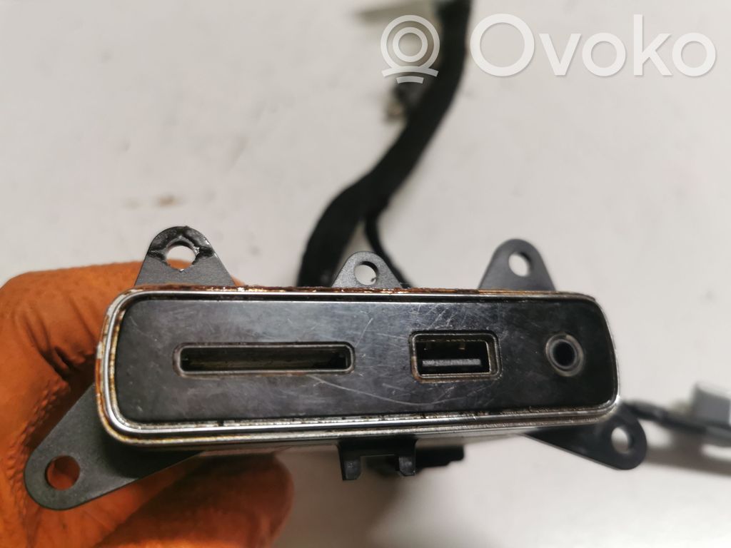 USB-Anschluss   61571C3165,68289895AA