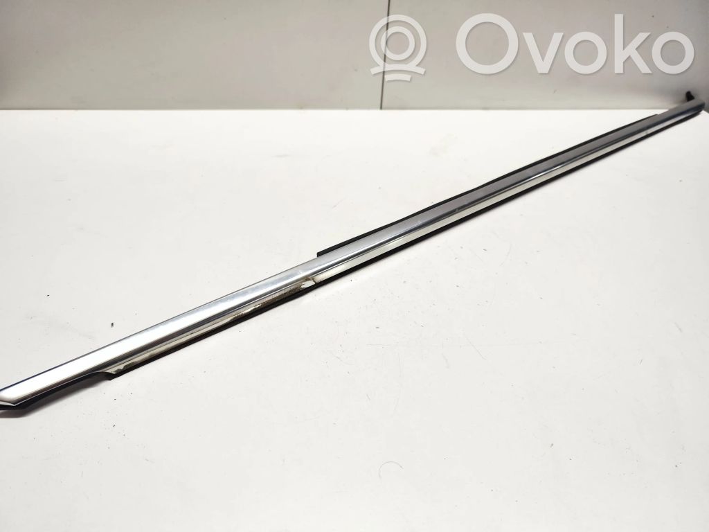 BMW 5 G30 G31 G38 Listwa drzwi przednich 