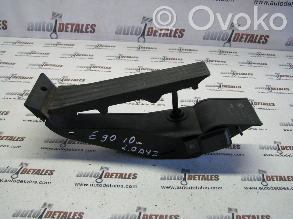 Accelerator throttle pedal   6786286