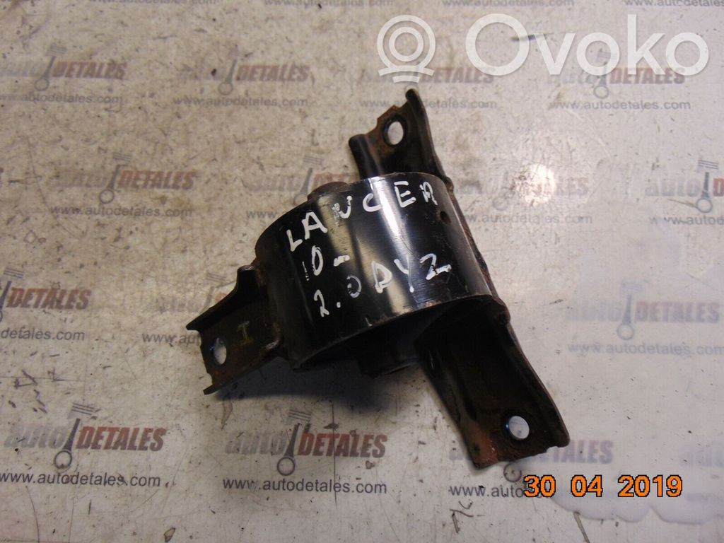 Mitsubishi Lancer X Engine mount bracket 